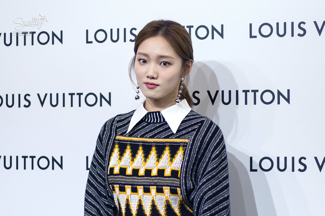 Lee Sung Kyung arrives in Singapore to attend Louis Vuitton Time Capsule  Exhibition